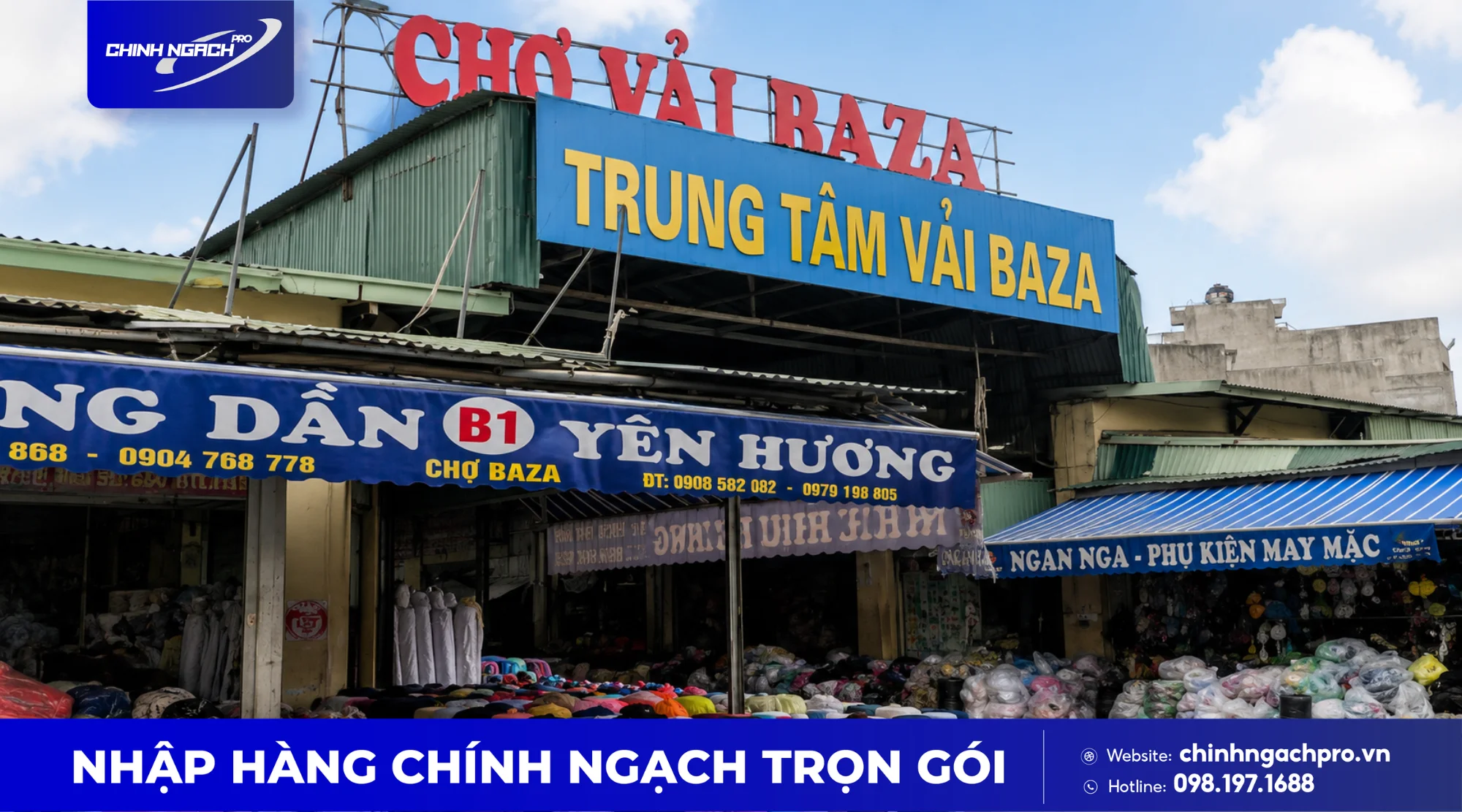 Khung cảnh bên ngoài chợ đầu mối Baza Ninh Hiệp Khung cảnh bên ngoài chợ đầu mối Baza Ninh Hiệp