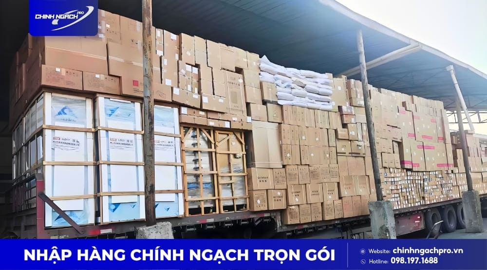 Hàng nhập từ chợ Shahe xếp lên xe ship về Việt Nam